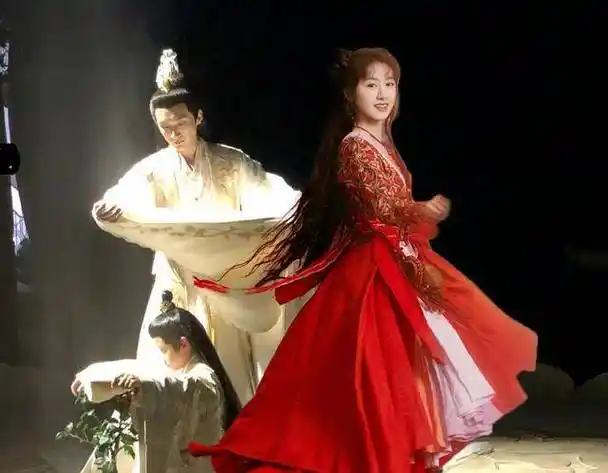 "司凤型"男主再添一位,袁冰妍《落花时节又逢君》人设惹争议?