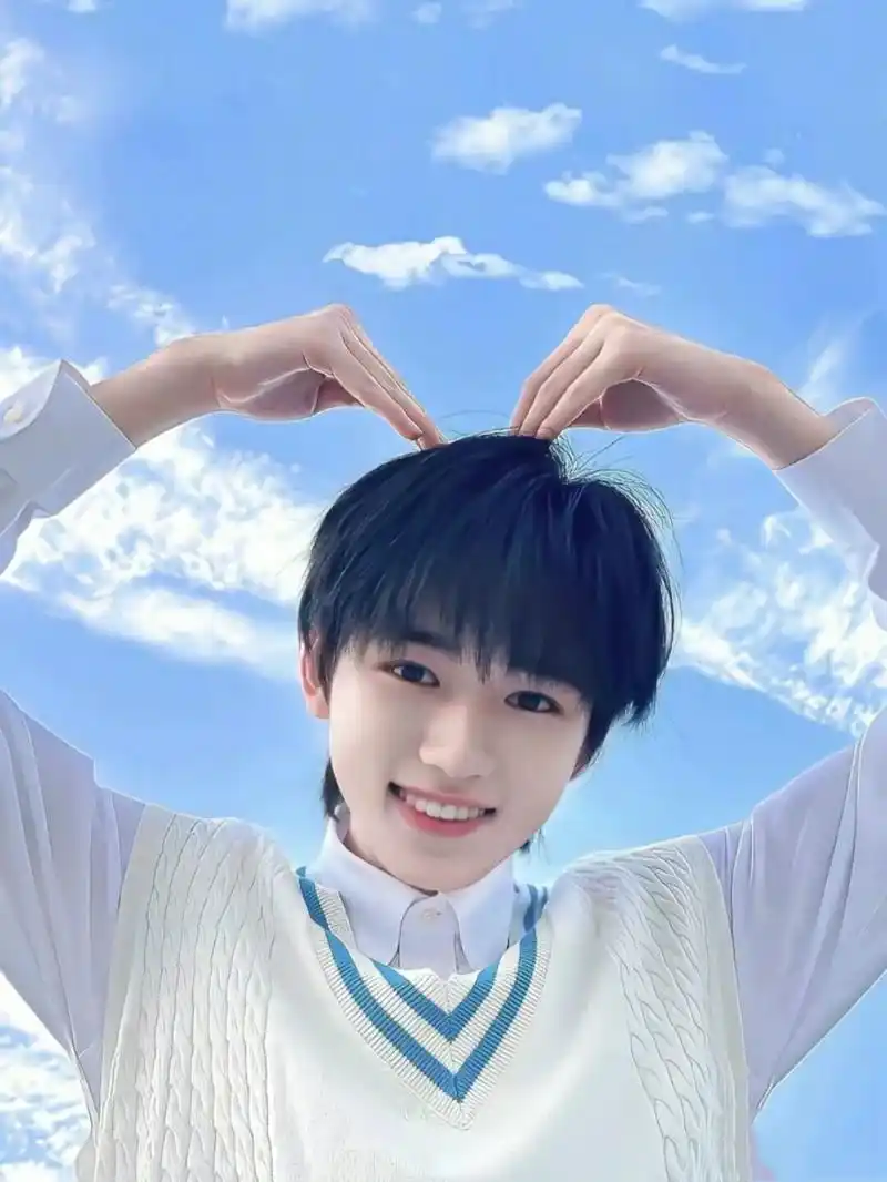 宋亚轩神仙图片 宋亚轩神仙图片,超可爱昀宋芽芽,姐妹们快了领