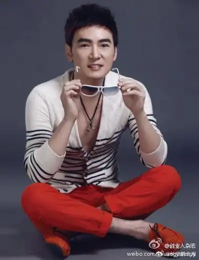 焦恩俊超话颜值与气质的完美结合,从清新少年到潮流潮男,从御宅一族到