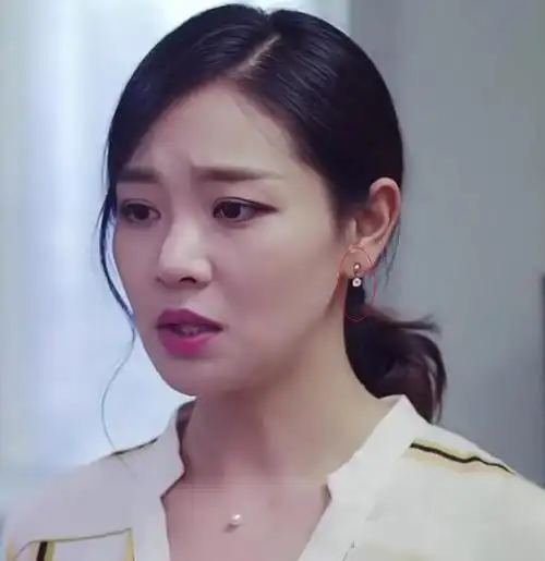 她是张嘉译"御用媳妇",4次合作都没捧红,却与张国立一次带红|王维维