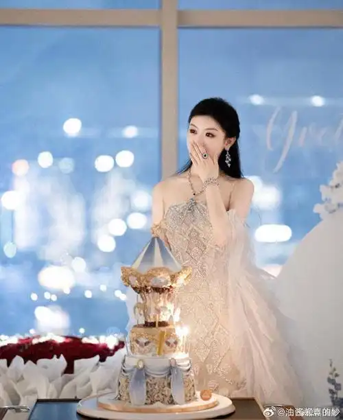 敢怼周冬雨的富婆找到了,这样貌不秒杀很多明星?