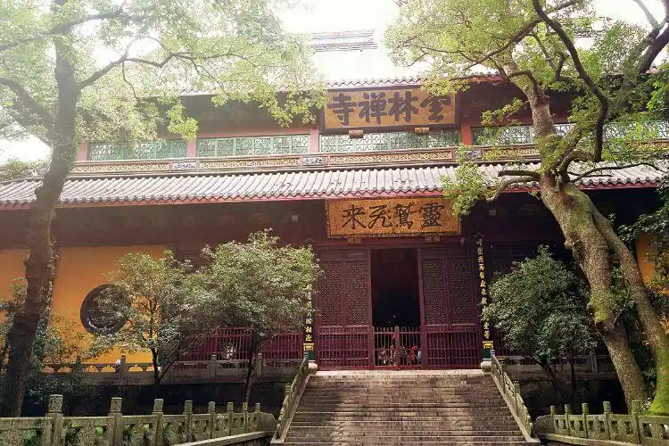 灵隐寺的正门好像从来没见开过门