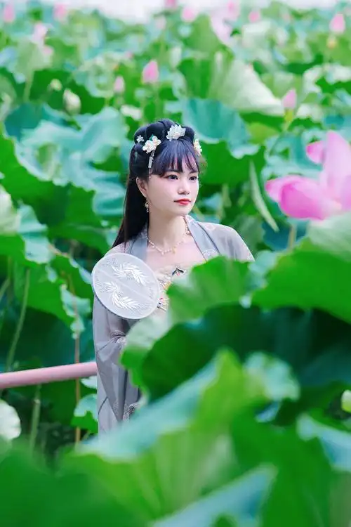 晶晶0904的写真摄影作品《夏日荷花古装》