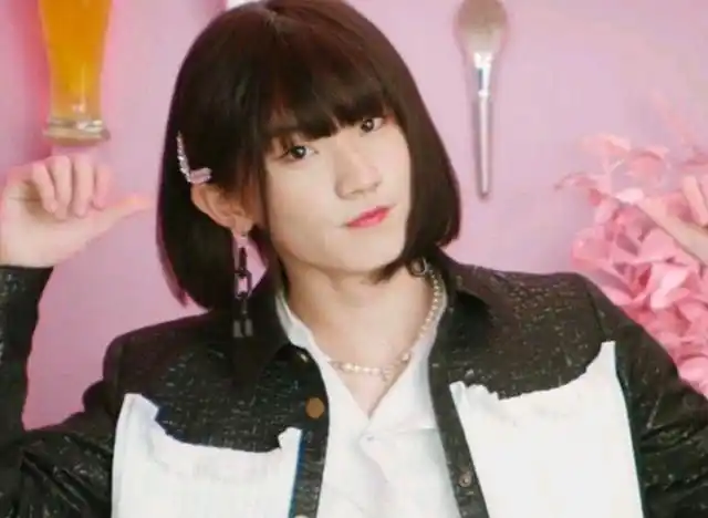 时代少年团,女装舞台,贺峻霖惊艳,丁程鑫,马嘉祺,宋亚轩美丽