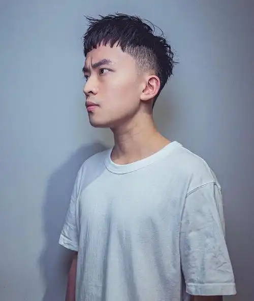 男生只会剪寸头就out了今年剪这3款发型潮流又帅气