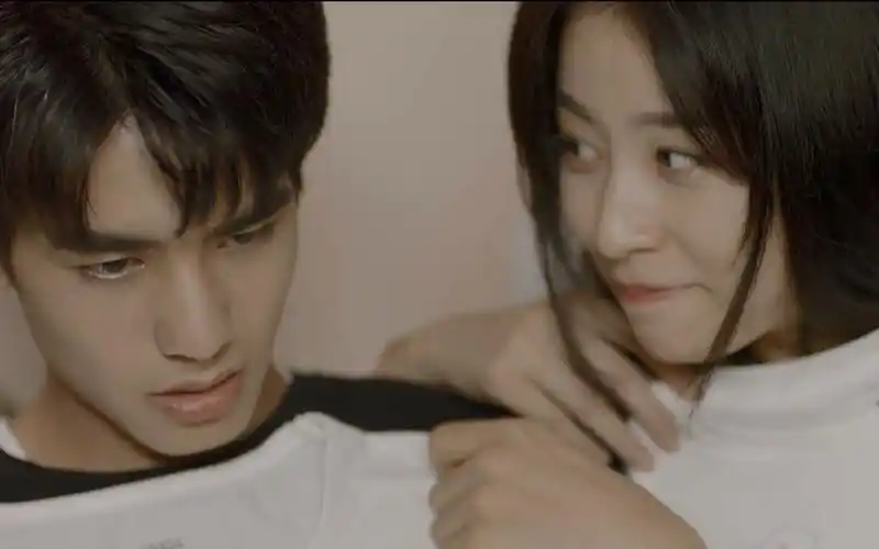 【网剧】《我与你的光年距离》ep05 宋威龙x周雨彤 情侣衫~教科书式的