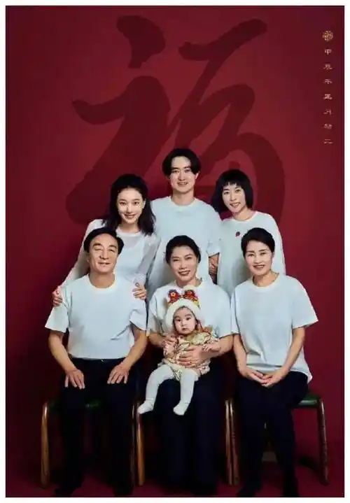 王珞丹全家共庆元宵节,喜迎新成员加入,晒出幸福全家福!