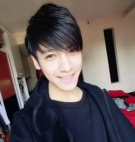 罗戈leo示范男士帅气中长碎发发型