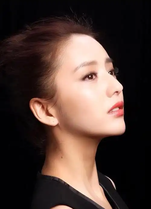 善恶到头终有报,40岁"离婚不分家"的佟丽娅,已经走上另一条路