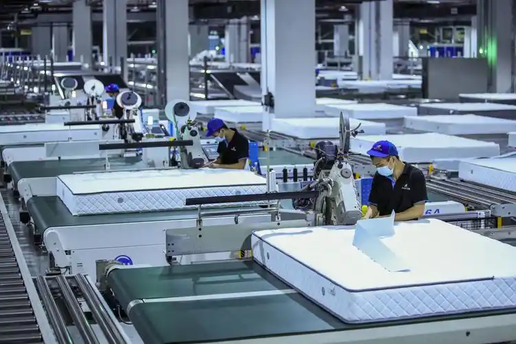 慕思股份智能化数字工厂目前,慕思股份在国内床垫市场占有率第一,根据