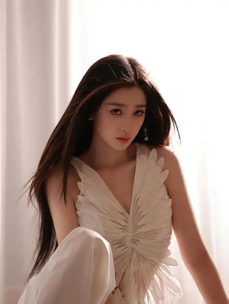 冷面女王虞书欣,这几张照片封神了.