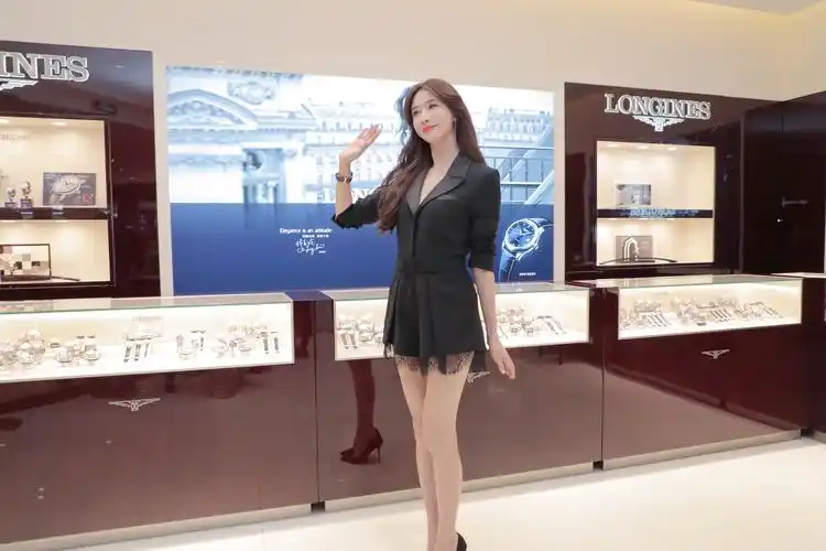 超飒林志玲着西服连身短裤无畏秋寒大秀修长美腿