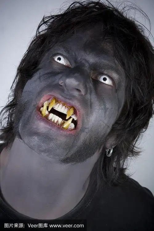 怪物与尖牙