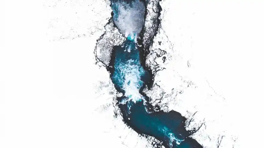 碧蓝的海水水柱景象,图片,壁纸,摄影-桌酷