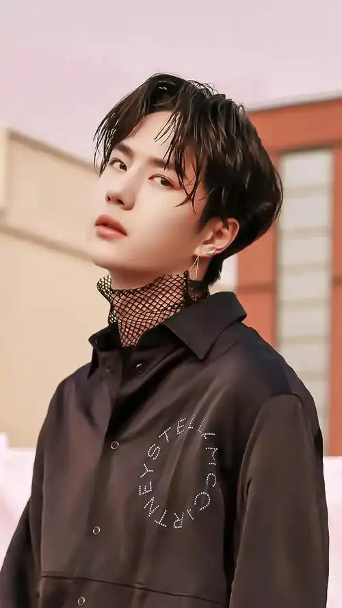 有王一博的高清无水印壁纸吗? - 知乎