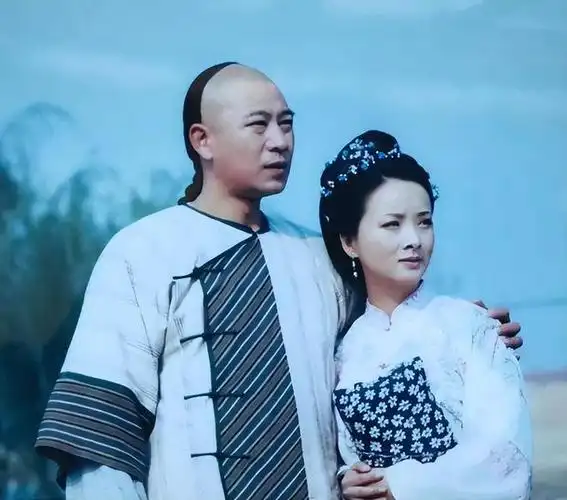 师小红:和谢兰坚持丁克12年愁坏母亲,52岁意外得子全家乐开怀