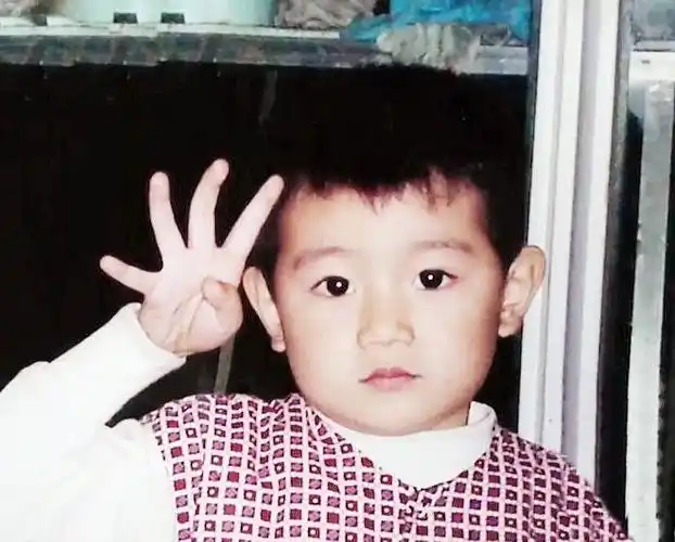 提示:和上面一个组合哒!小时候好萌啊!