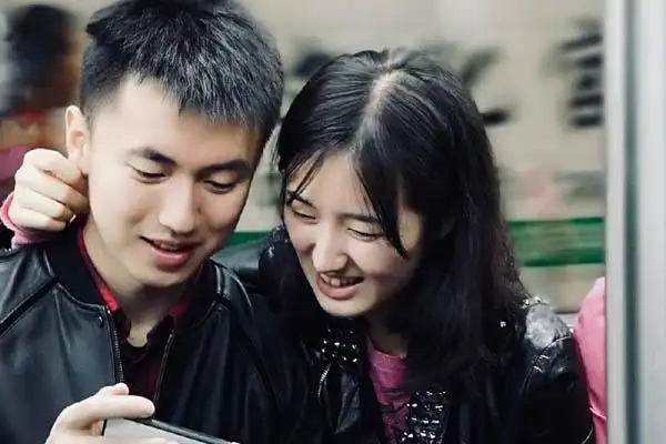 清华大学校花校草3p事件,我们该反思什么,这真的是爱吗?