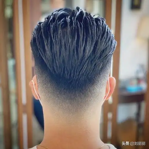 男生最流行的发型(2020最火最流行男发24款)