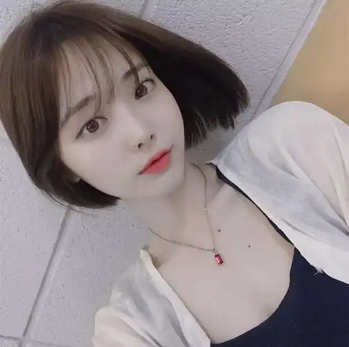 女生个子不高肉嘟嘟圆脸适合什么样的发型