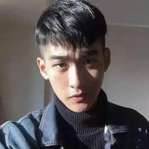 刘海#   两侧及后脑勺铲青,尽可能维持清爽的感觉,中间要短,最靠