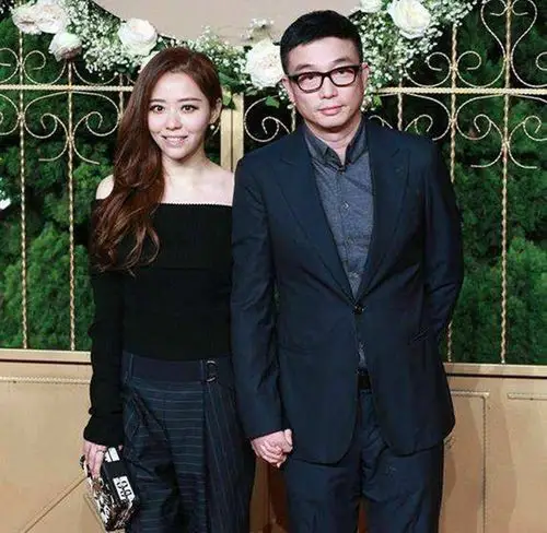 张靓颖宣布合约到期,与冯轲一刀两断,一切从头开始_网易订阅