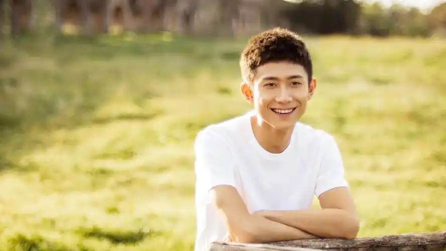 实力派当红小生张一山写真