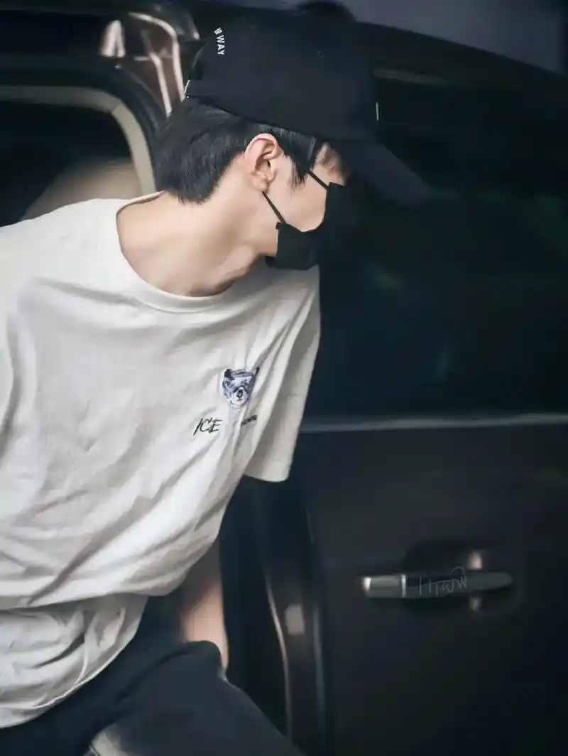 还得是男高.这#喉结 这#青筋  #刘耀文  - 抖音