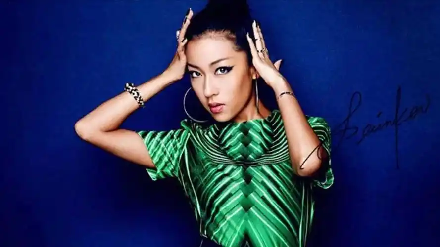 《中国好声音》吉克隽逸专辑:黑色皮肤掩盖不住她的才华!