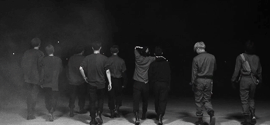 exogif动图金珉锡金俊勉张艺兴边伯贤金钟大朴灿烈都暻秀金钟仁吴世勋