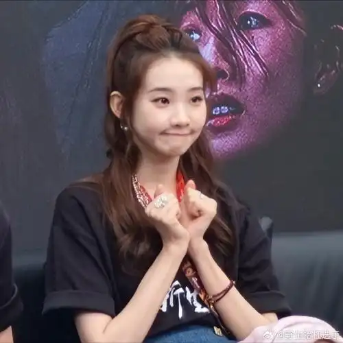 张艺凡超话#新生新浪扫楼#今日扫楼可爱的凡凡表情包,真的很爱撇嘴