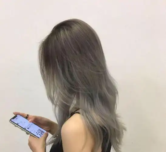 时尚发色---浅亚麻灰