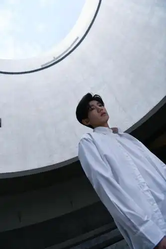 王源ep《肆百击》音源及同名主打mv今日上线 总会有一片海适合我去