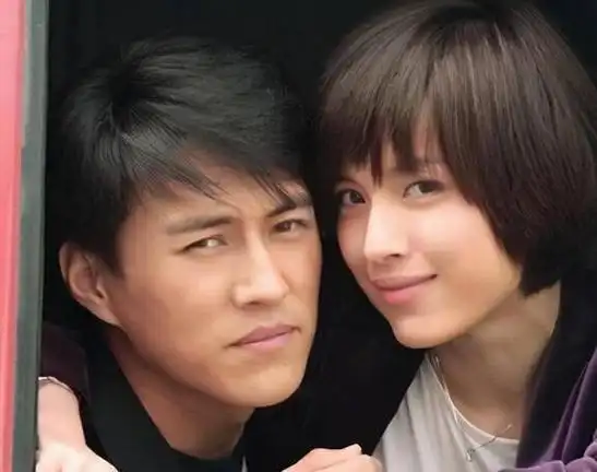 靳东算不算"美男子"?看他和黄晓明,胡歌等人合照就有答案了!