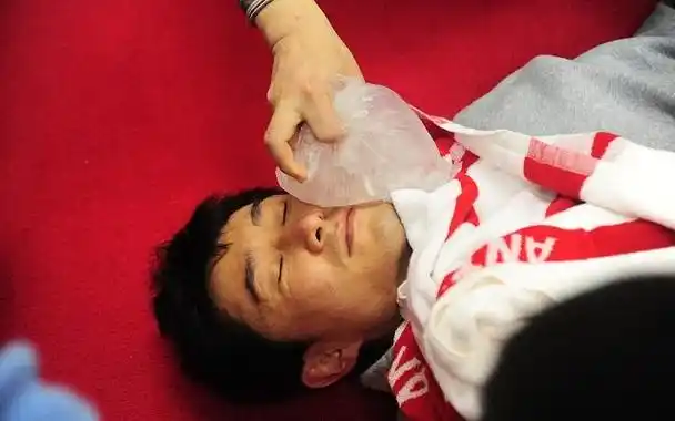 cba疆粤大战恩怨史:杜锋曾被一掌打晕,王仕鹏对飙昆西-杜比