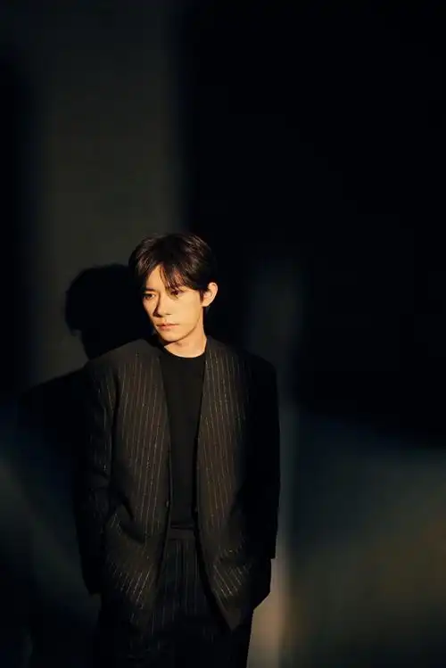 易烊千玺竖纹西装##chc影迷电影频道