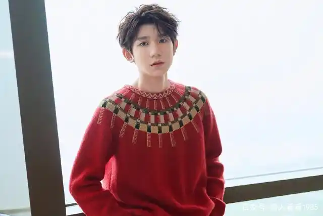 红色系王源,展示38°红的魅力