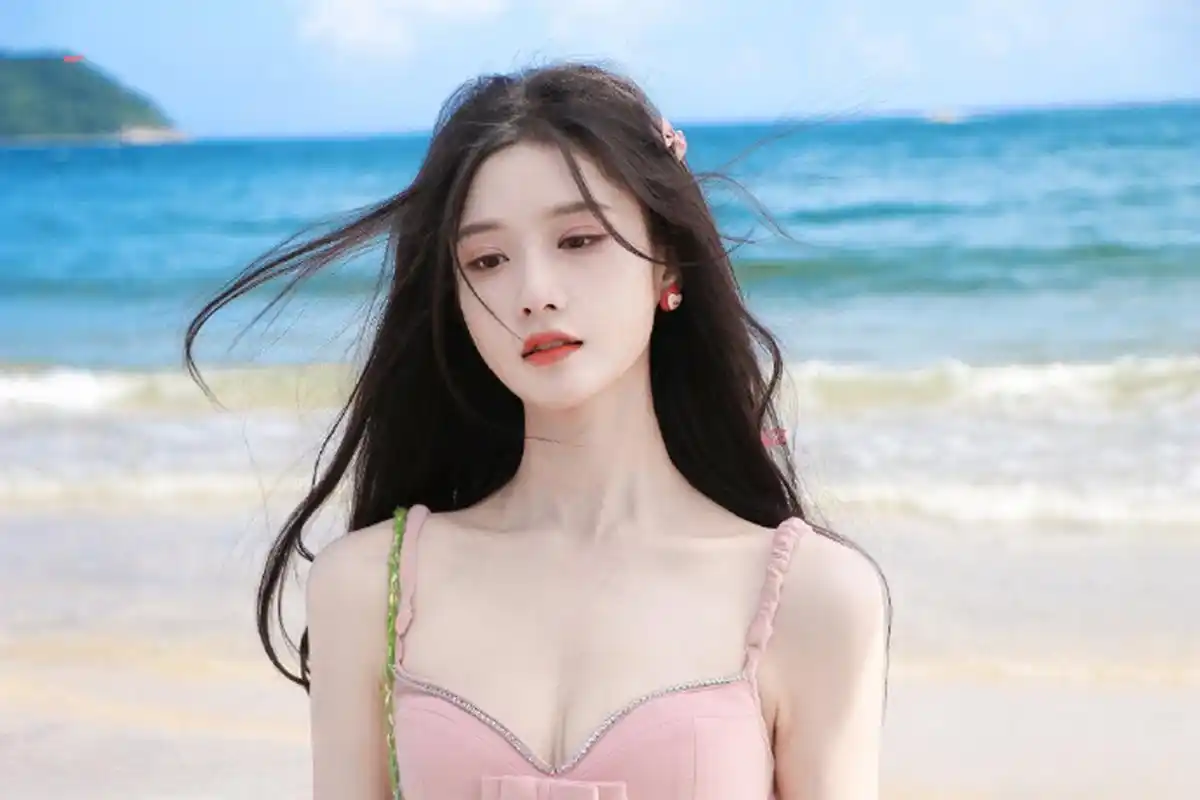 陈意涵粉色泳装造型甜美可爱#甜系女孩# #惊艳瞬间# #一眼沦陷