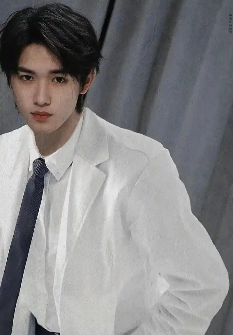 宋亚轩 "轩哥几张照片就将你拿捏的死死的" - 抖音