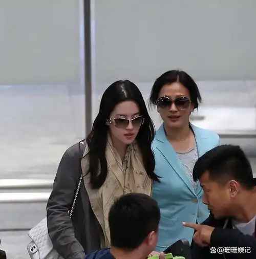 刘亦菲母亲刘晓莉长得比女儿还漂亮两婚两离65岁单身也幸福