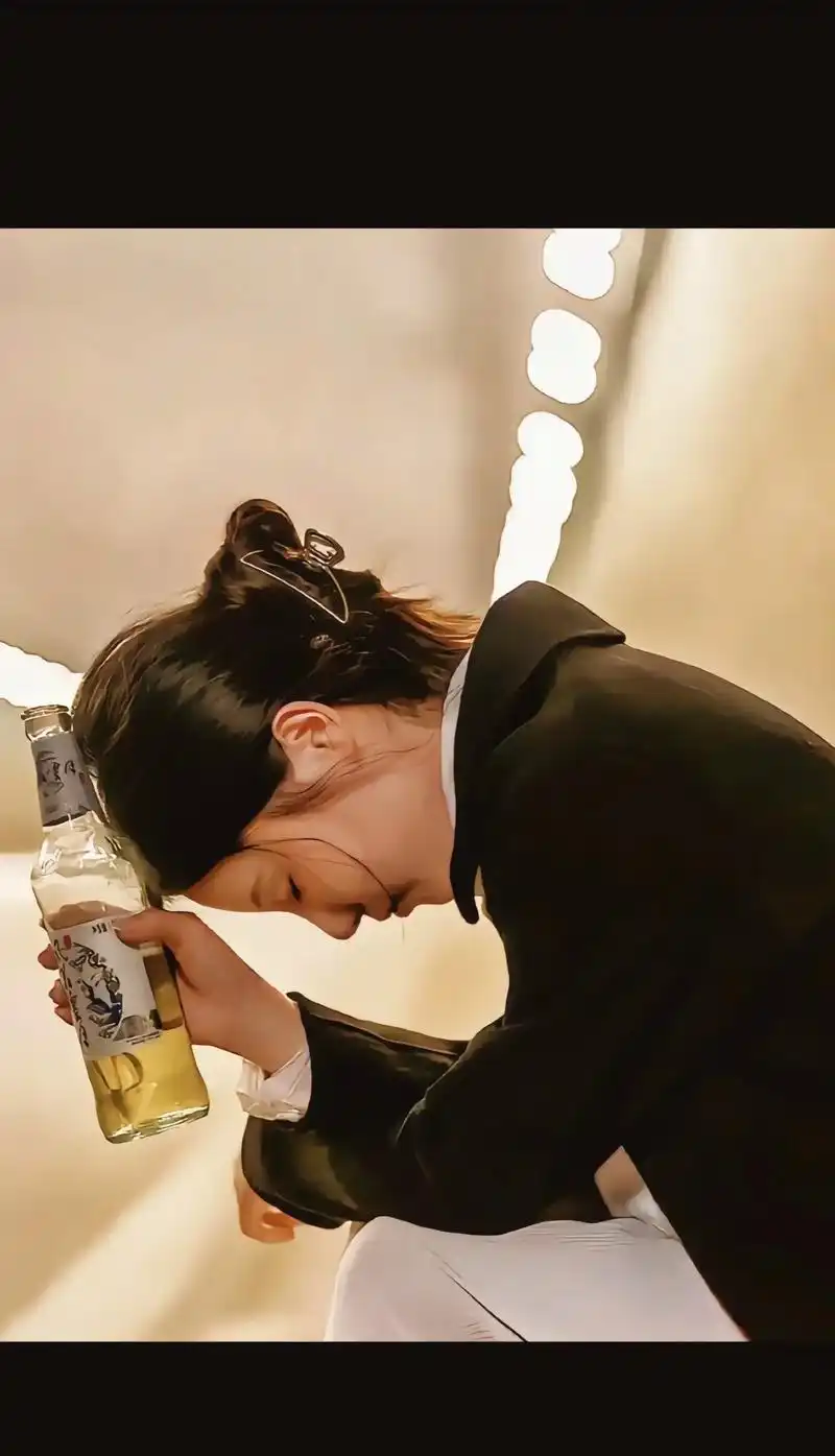 你说一个不抽烟,不喝酒,不玩游戏,又没有社交圈的女人,她在伤 - 抖音