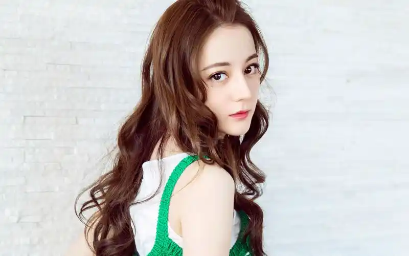 迪丽热巴性感甜美壁纸