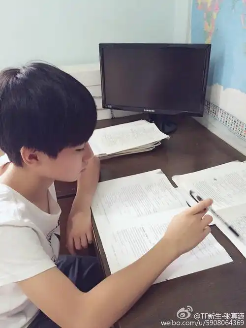 我们中国小孩张真源就是要好好学习天天向上每天写作业71