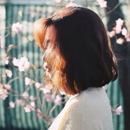 女头 侧脸 短发