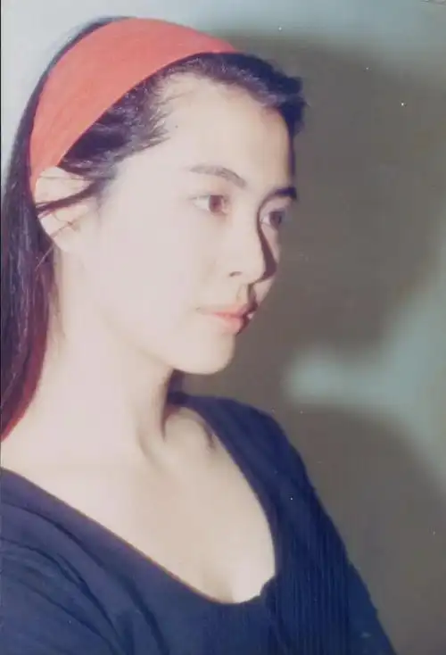 八,九十年代,长相清秀的2位「发箍女神」,经典复古港风范