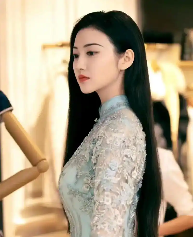 来啦.记得当时看司藤一是因为导演李木戈,二是因为女主造型,女 - 抖音