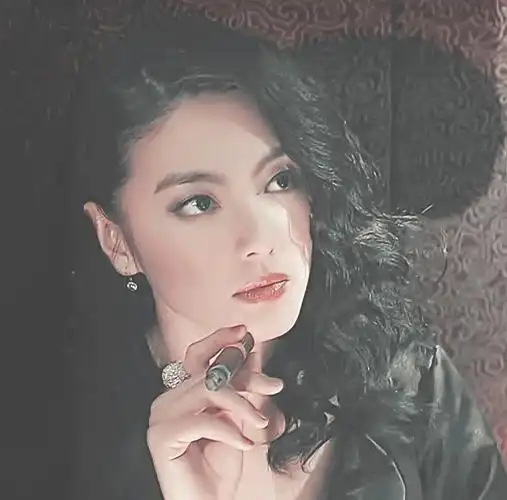 原创同样是女星抽烟,刘诗诗倪妮有韵味,全智贤痞帅,看杨幂:酷