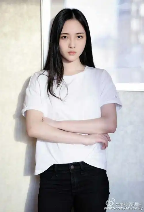 如何评价赵嘉敏的长相?