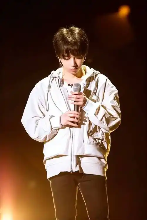 她会想尽办法断绝与华晨宇的一切联系啊?"之所以