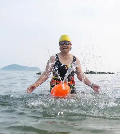 浅秋我们相聚在海边作者丹青照片视频均来自活动泳友